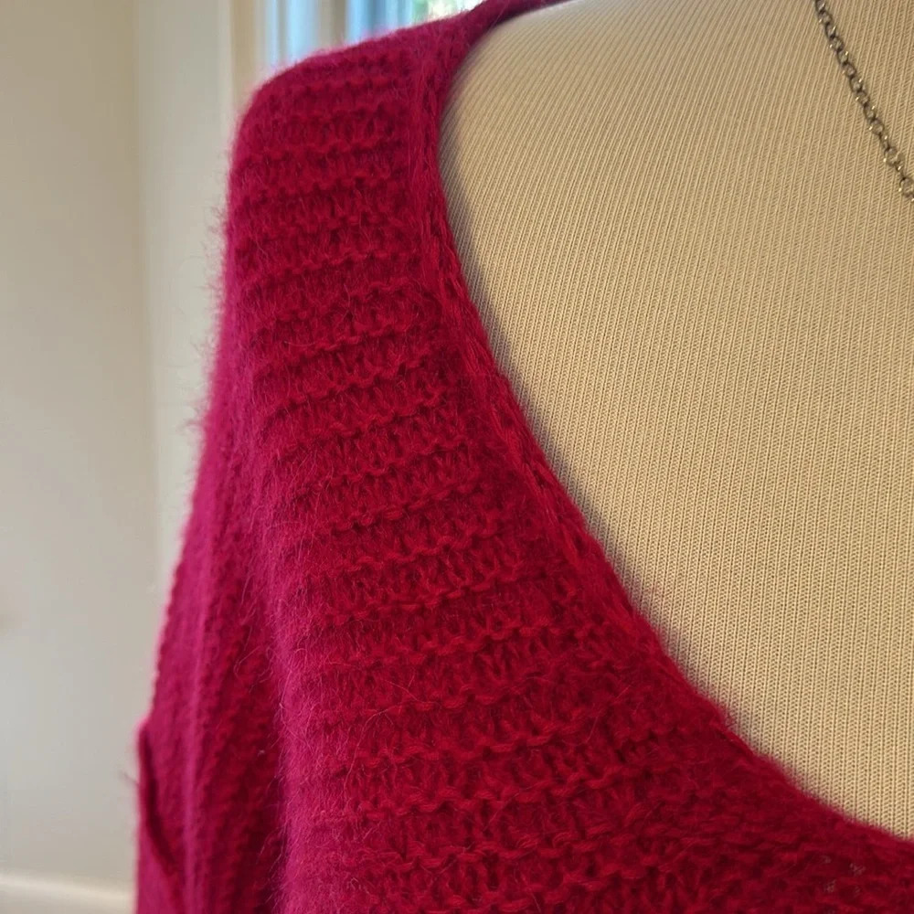 Free People - GORGEOUS Berry Drop Shoulder Tunic Sweater, Deep V, XS, Oversized - Picture 6 of 7